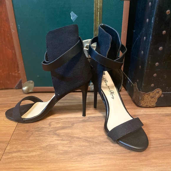 Penny loves Kenny - Picture 2 of 4